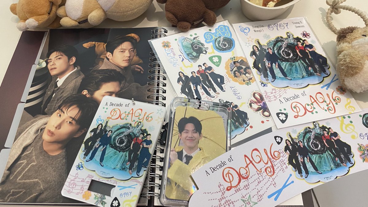 dowoondoun's tweet image. So happy bisa datang bareng @saranghanda_d6 @cenayangwonpil @HyodeSunset 🥹🫶🏼
Cafenya sangat cozy sampai aku antri lagi waktu udah selesai satu sesi. Wkwkwkw
Stikernya gemas, syukakkkk. Thank you freebies gantenya, @injaewuf 💛