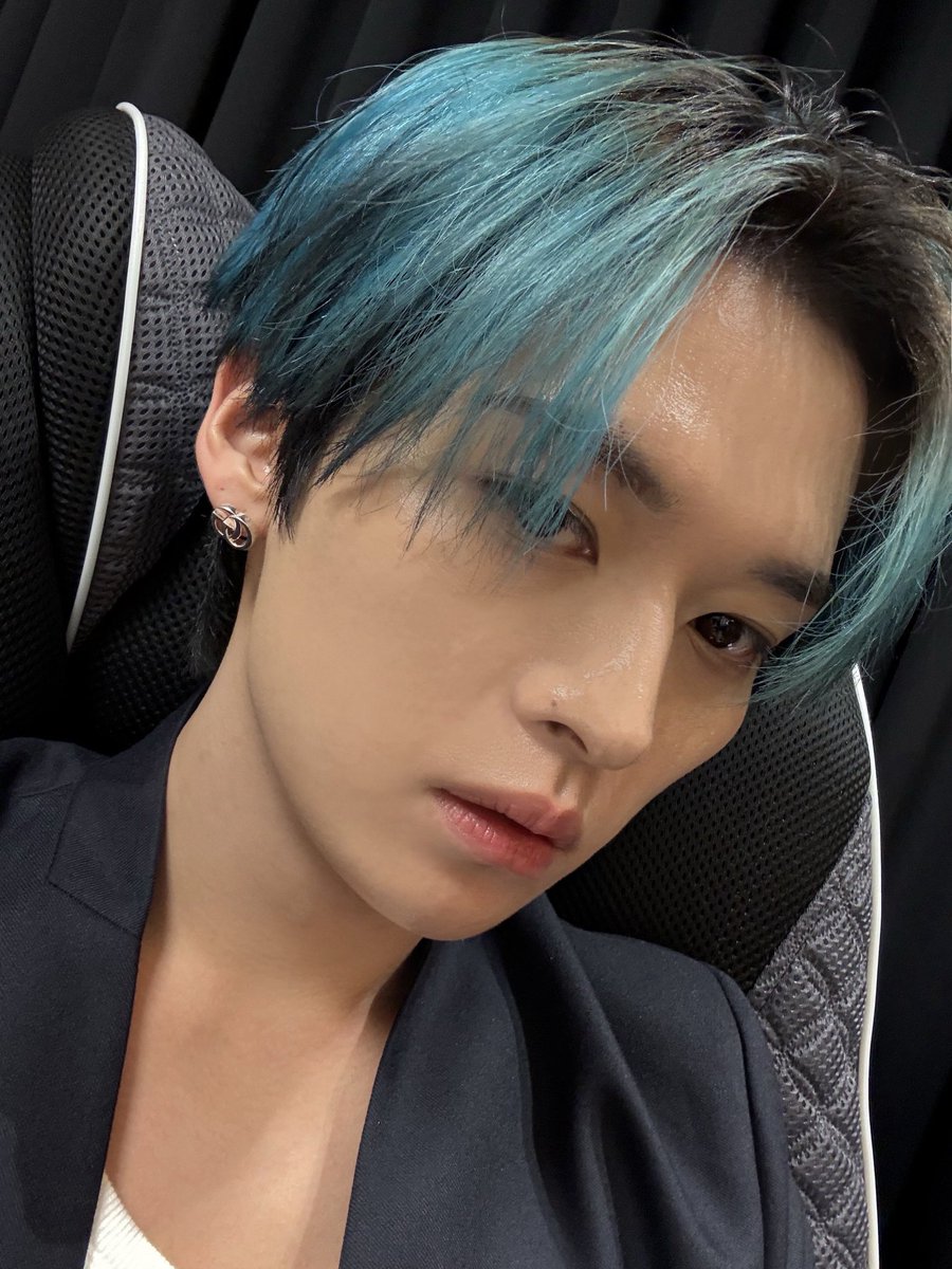 staysday6's tweet image. LEE KNOW SELFIES!!!!