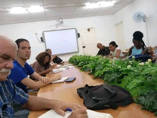 Inicia visita de trabajo del <a href="/CubaMES/">MES</a> a la <a href="/univrsdadvarona/">Universidad de Ciencias Pedagógicas E. J. Varona</a>, presidida por el Viceministro Primero Dr.C. <a href="/modesto_gc/">Modesto Ricardo Gómez Crespo</a>. 

🔹Ahora efectúa un encuentro con los representantes del grupo coordinador de la EMP.

ℹ️📷 #UCPEJV 
#Cuba #UniversidadCubana