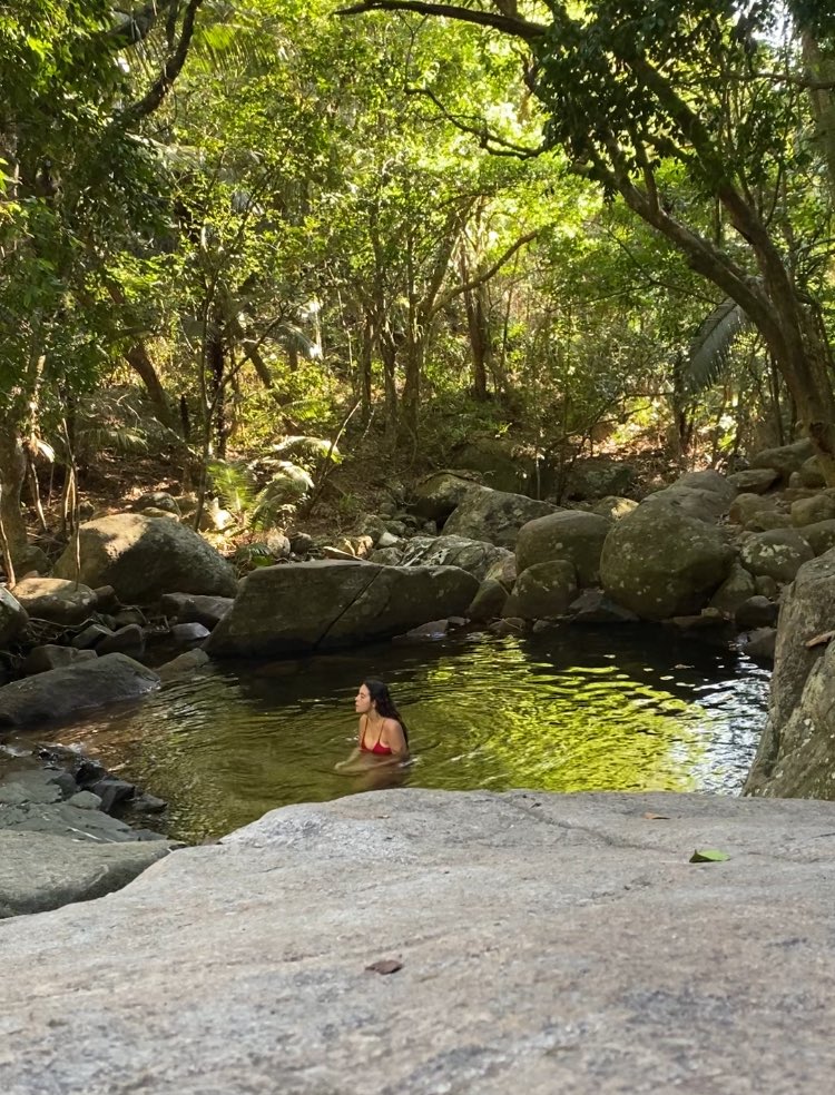 G0FocrsWEAAvCxX?format=jpg&name=medium Whispers Explode as Shawn Mendes Sparks Romance Rumors During Secret Getaway With Mystery Woman