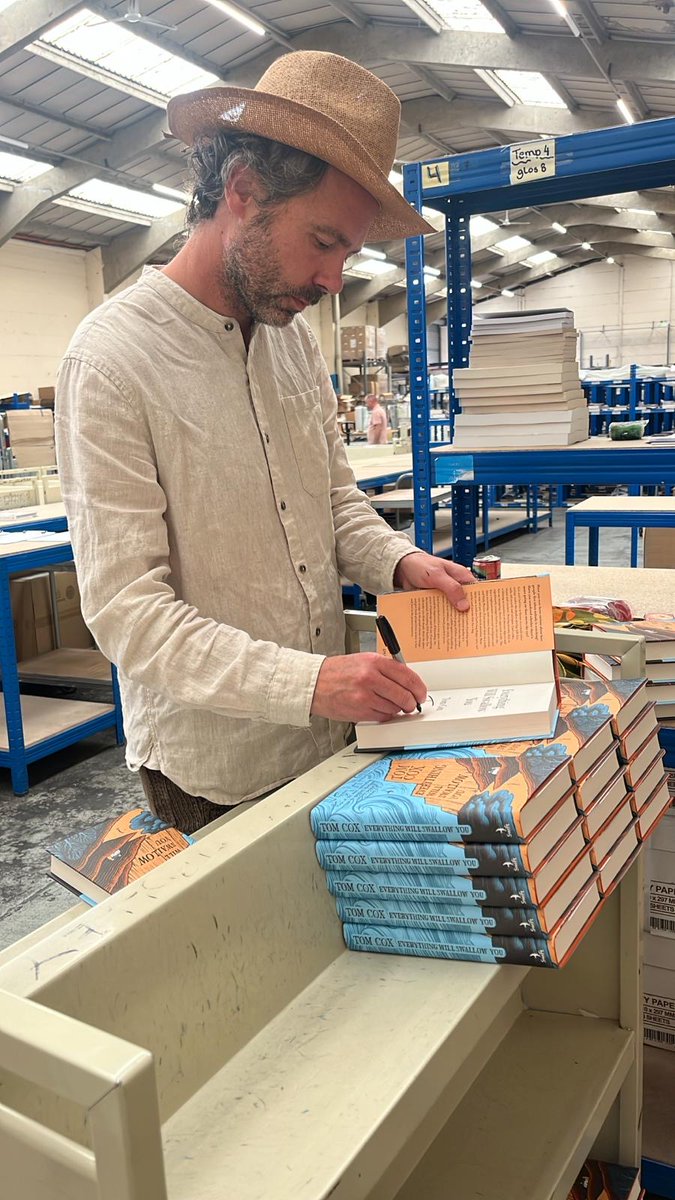 _SwiftPress's tweet photo. Signed copies of #EverythingWillSwallowYou by
#TomCox are incoming @blackwellbooks 🎉  

Pre-order here: https://t.co/DgCkQyKFnA 

#books #signedbytheauthor #preorder https://t.co/QET9SuLMpO