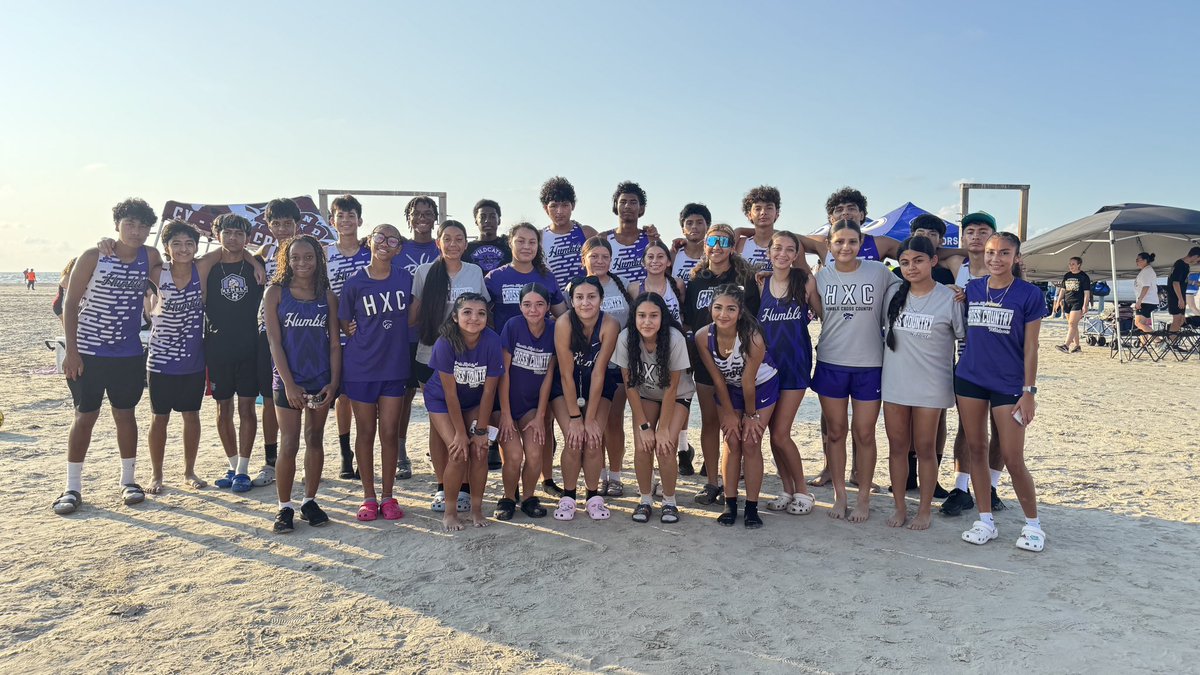 humblegirlsxc's tweet image. 🏖️🌊 Race day vibes! Our team is taking on the Galveston Beach Run today — ready to leave it all in the sand #XCSeason #TeamStrong #RunTheDistance
@Coach_Hud_HHS @coachSeagraves @drbankskd @XcHumble @HumbleISD_HHS @HumbleISD_Ath @Coach_RobMurphy @CourtneyPLeads