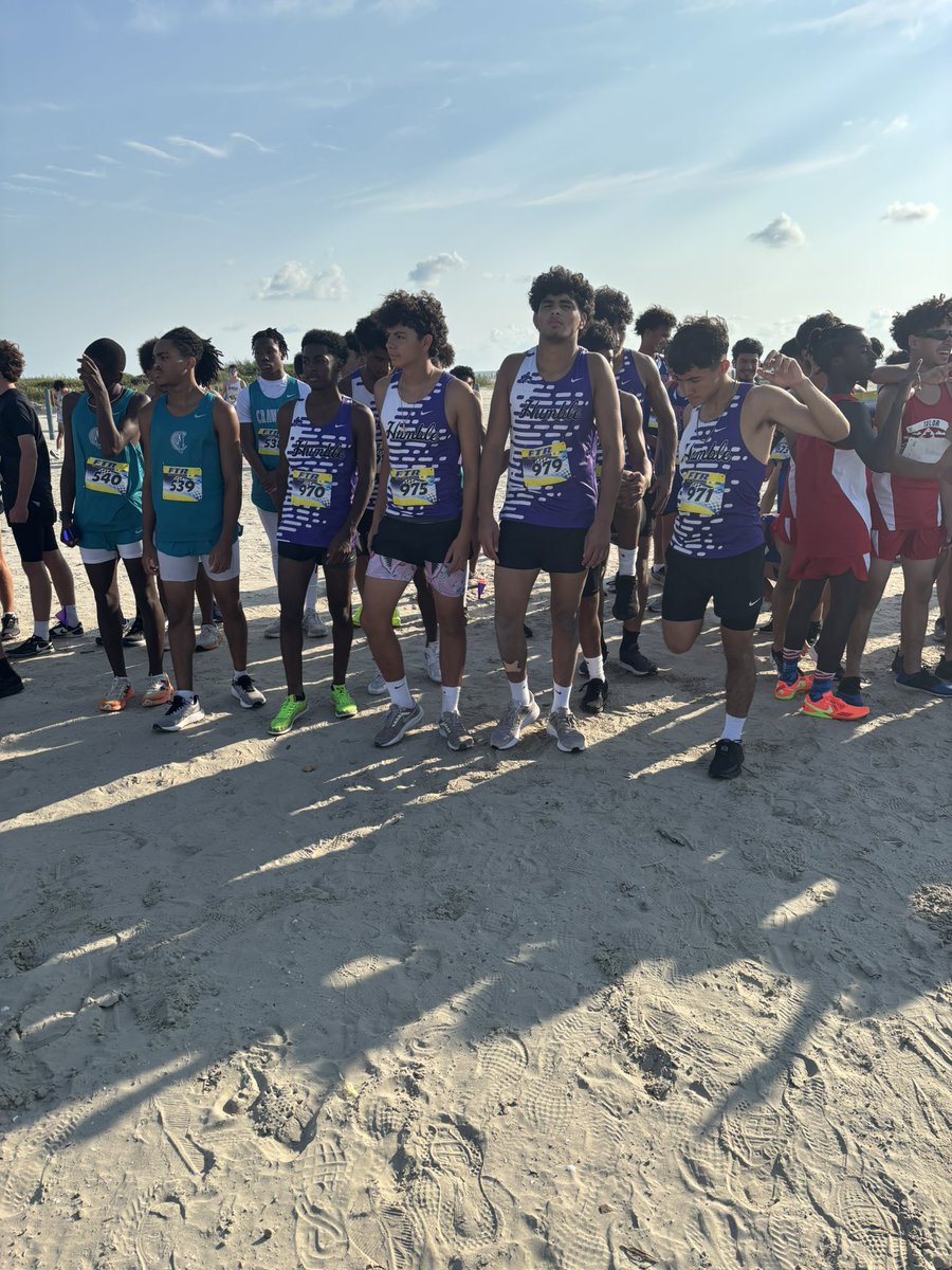 Varsity boys getting ready to take off at the Galveston Beach Run! #RunWithUs <a href="/HumbleISD_HHS/">Humble High School</a> <a href="/HumbleISD_Ath/">Humble ISD Athletics</a> <a href="/Coach_RobMurphy/">Robert Murphy</a> <a href="/Coach_Hud_HHS/">Coach Hud</a>