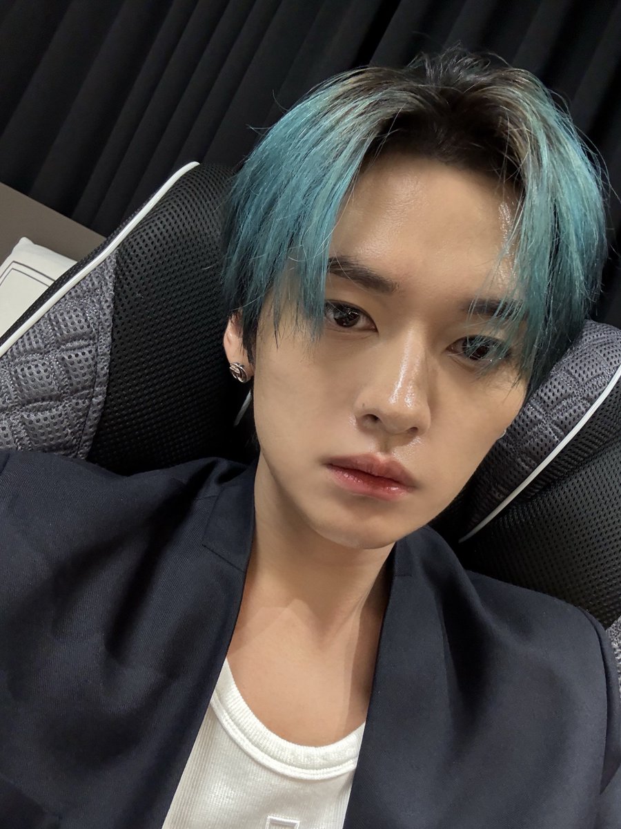 smolsungies's tweet photo. LEEKNOW CHANGED HIS PFP ANDDD SENT 2 SELCAS ON BBL!!!! https://t.co/IKzUelXEsa