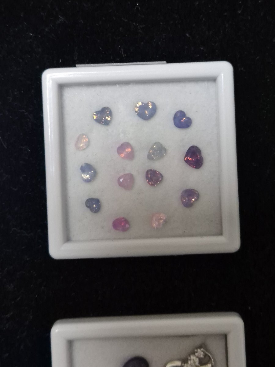 밀키 사랑단 
하트에 대한 욕심은 끝이 없다.