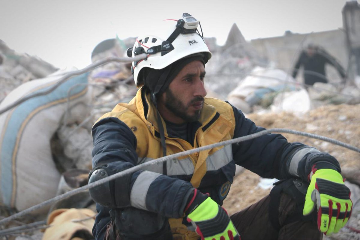 مرّ 51 يوماً على اختطاف المتطوع حمزة العمارين، 51 يوماً من الغياب، من القلق، من الانتظار الذي لا يهدأ.
حمزة كان روحاً حاضرة في كل لحظة ألم، وصوتاً للنجدة في كل الأحداث الطارئة، كان يحلم بسوريا تتسع للجميع، ويؤمن أن إنقاذ حياة واحدة هو انتصار للإنسانية كلها. 
في 16 تموز 2025،