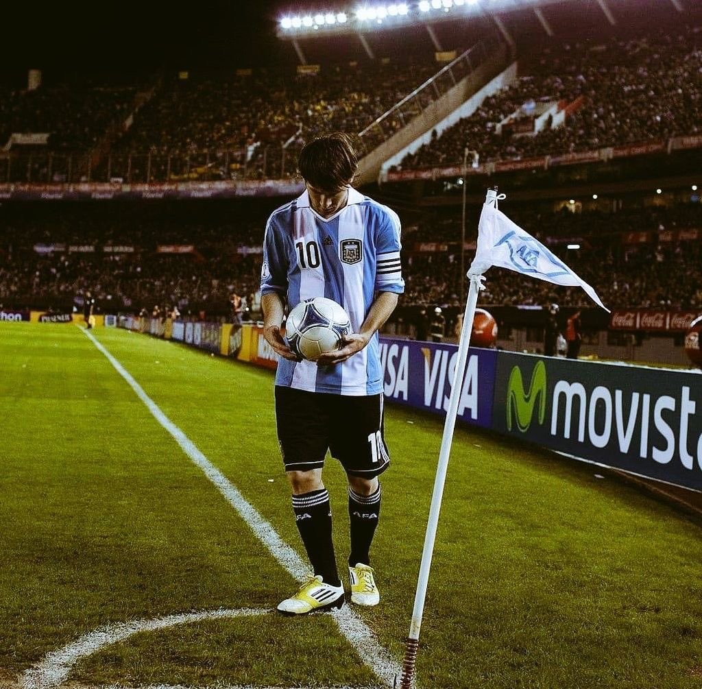 Ayer, hoy y siempre… En la historia inolvidable de la Selección 🇦🇷. ¡Gracias, <a href="/leomessisite/">Leo Messi</a>! 🏟️🇦🇷🐓✨