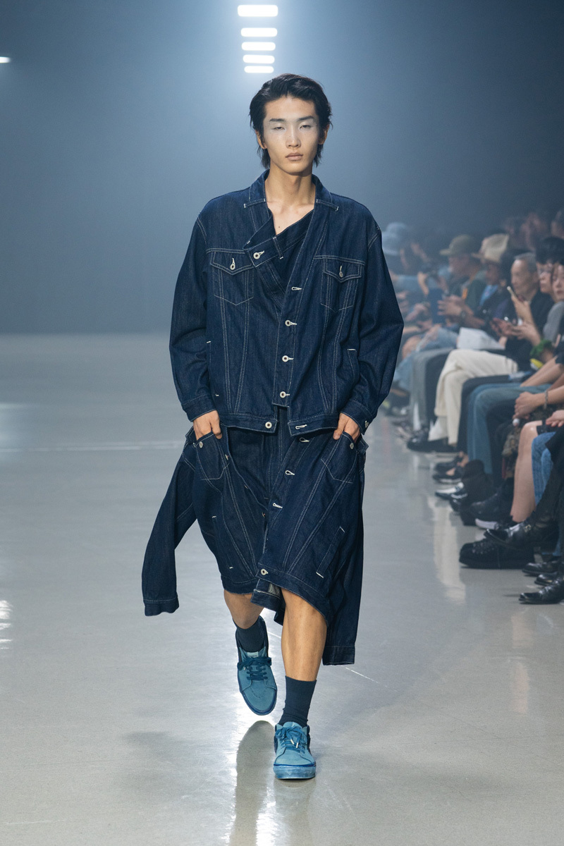 fashionjp's tweet photo. 【#RakutenFashionWeekTOKYO 2026 S/S　ルック画像30枚】
#FDMTL（#ファンダメンタル）が2026年春夏コレクションを発表

全ルックはこちら🔻
https://t.co/gSl3iuzvif

#RakutenFWT https://t.co/RFLwUuJYrx
