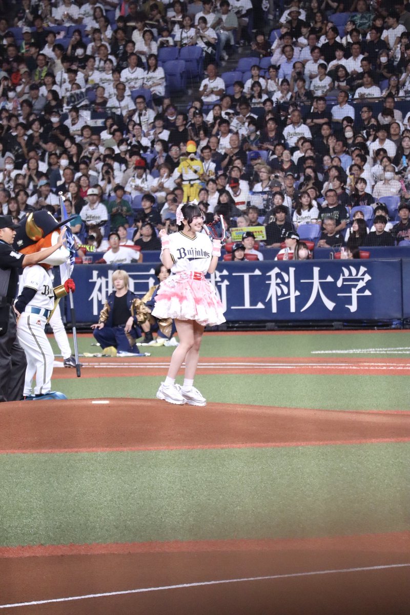 MCL_hinano's tweet image. 京セラドーム大阪で始球式するアイドル！✨✨
