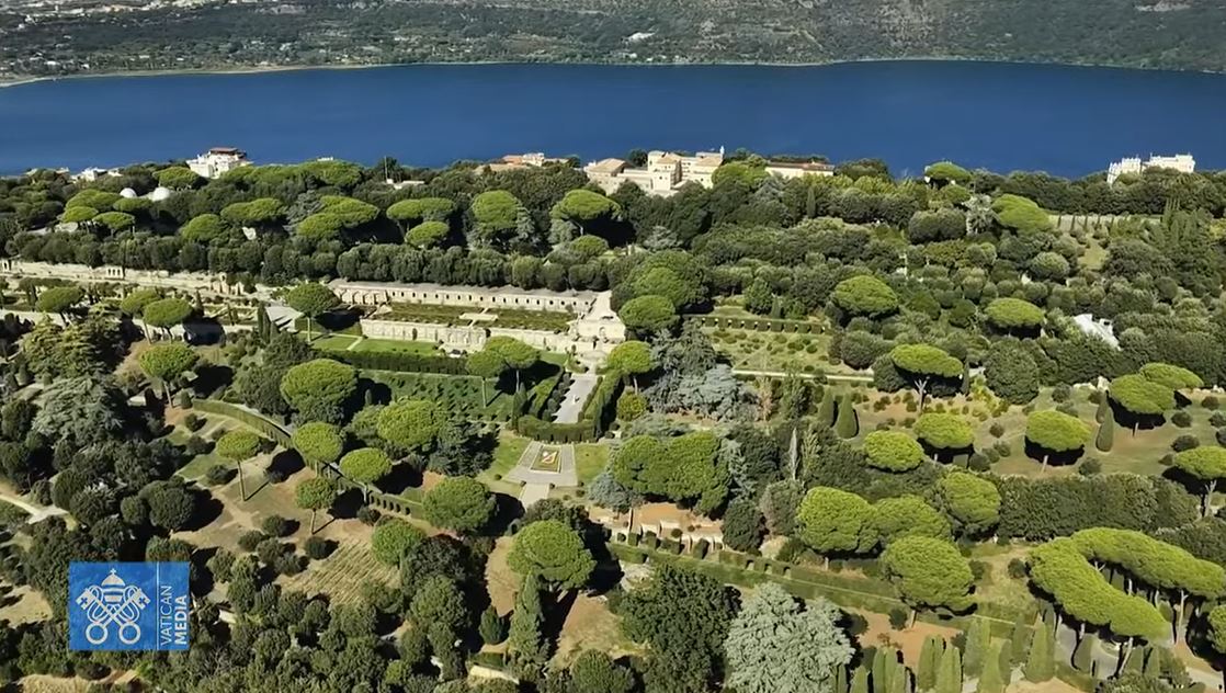 Catholic News Service Rome (@catholicnewssvc) on Twitter photo Before #PopeLeoXIV inaugurates the <a href="/borgolaudatosi/">Borgo Laudato Si'</a> at Castel Gandolfo, Vatican Media is showing amazingly beautiful drone shots of the papal estate overlooking Lake Albano.
youtube.com/live/J6MqpK91b… Before #PopeLeoXIV inaugurates the <a href="/borgolaudatosi/">Borgo Laudato Si'</a> at Castel Gandolfo, Vatican Media is showing amazingly beautiful drone shots of the papal estate overlooking Lake Albano.
youtube.com/live/J6MqpK91b…