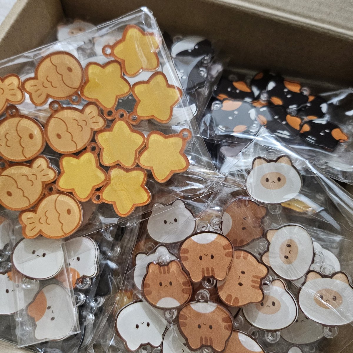 oywo @ stickercon 87 tweet media
