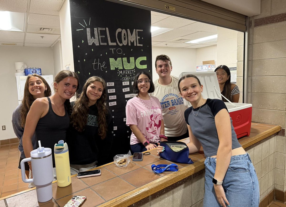 NipmucRegional's tweet image. Today was the first cookie Friday for this school year.  Thank you to our DECA program along with our functional programming classroom for filling the hallways with the smell of cookies this morning and keeping this tradition going for the students.  #nipmucpride