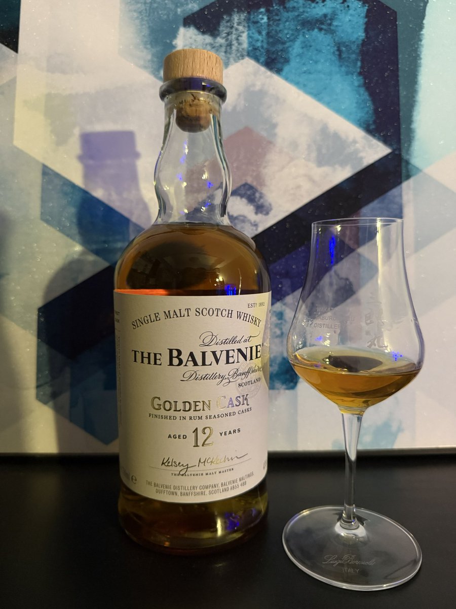こちらはバルヴェニーのゴールデンカスク12年ですね。友人からのお土産で、バニラ、蜂蜜、かなりライトな酒質、後味ちょっとビター、ラムカスクゆえのスパイシーは本当に感じられず、正直普通の12年のが美味しい、でも頂いた物なので飲みます。