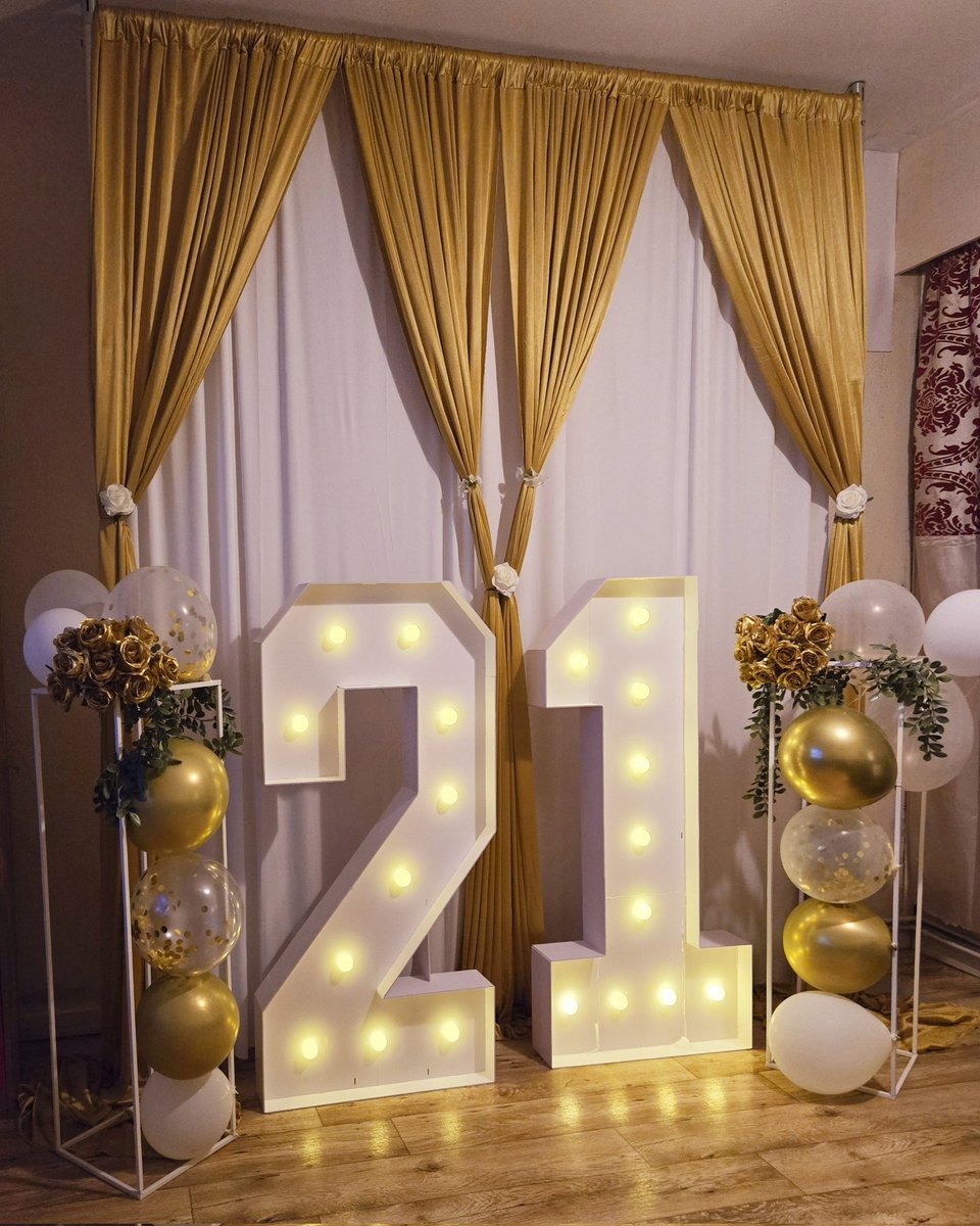 AllisonPetals's tweet photo. Backdrops for hire for Birthadys, weddings, baby showers #backdrops #lightupnumbers #clapham #drapes https://t.co/Qw72SaGZWq