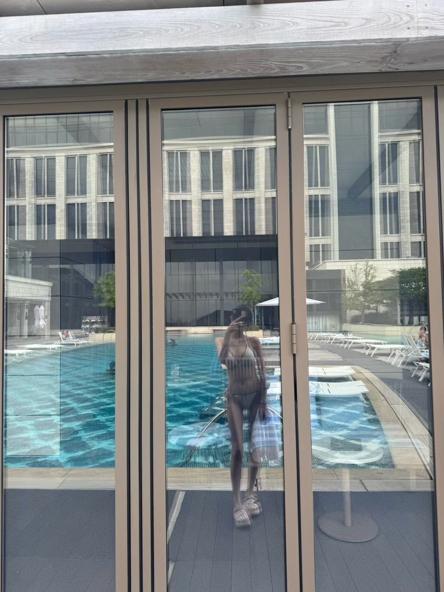 m_u_83586's tweet image. 今年初水着着れた🩷