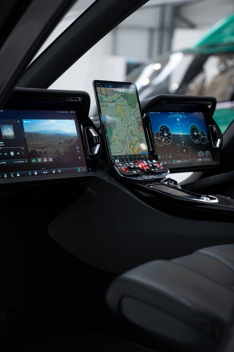 Pilots expect technology that enhances the flight experience. The HX50 delivers 😍 🚁