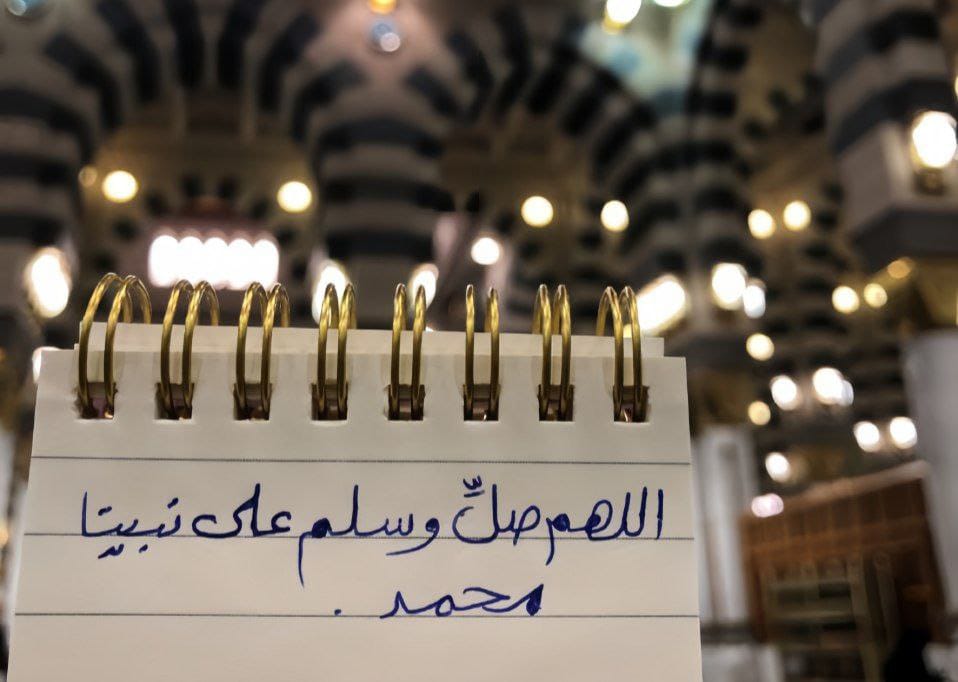 binteGhazanfar's tweet image. HIS ﷺ smile brightened souls, his words softened hearts, his actions transformed history #MohammadForAll