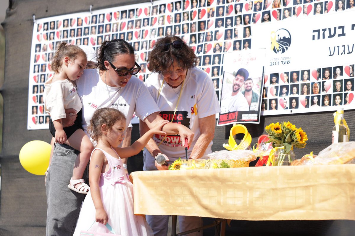 bringhomenow's tweet photo. Lishay, wife of Omri Miran, together with her daughters Roni and Alma lighting Shabbat candles at Hostages Square. 

Photo Credit: Alon Gilboa https://t.co/CnRZqfqLmK