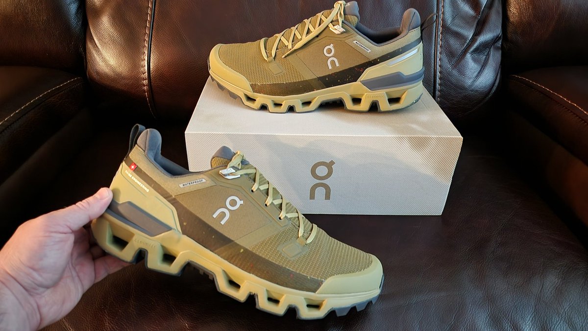 FlightMikeX's tweet image. Breaking these bad boys in Monday 👟💨 Brand new @on Cloudwander Waterproofs ready to crush Universal + HHN. Goal: 100,000 steps in one night. 🎢👻💀

Let’s see if my feet survive before the scare actors get me. #HHN #UniversalOrlando #FlightMikeX #100KStepsChallenge #OnCloud