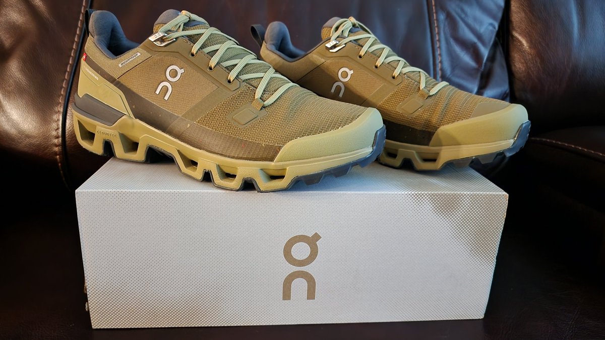 FlightMikeX's tweet image. Breaking these bad boys in Monday 👟💨 Brand new @on Cloudwander Waterproofs ready to crush Universal + HHN. Goal: 100,000 steps in one night. 🎢👻💀

Let’s see if my feet survive before the scare actors get me. #HHN #UniversalOrlando #FlightMikeX #100KStepsChallenge #OnCloud