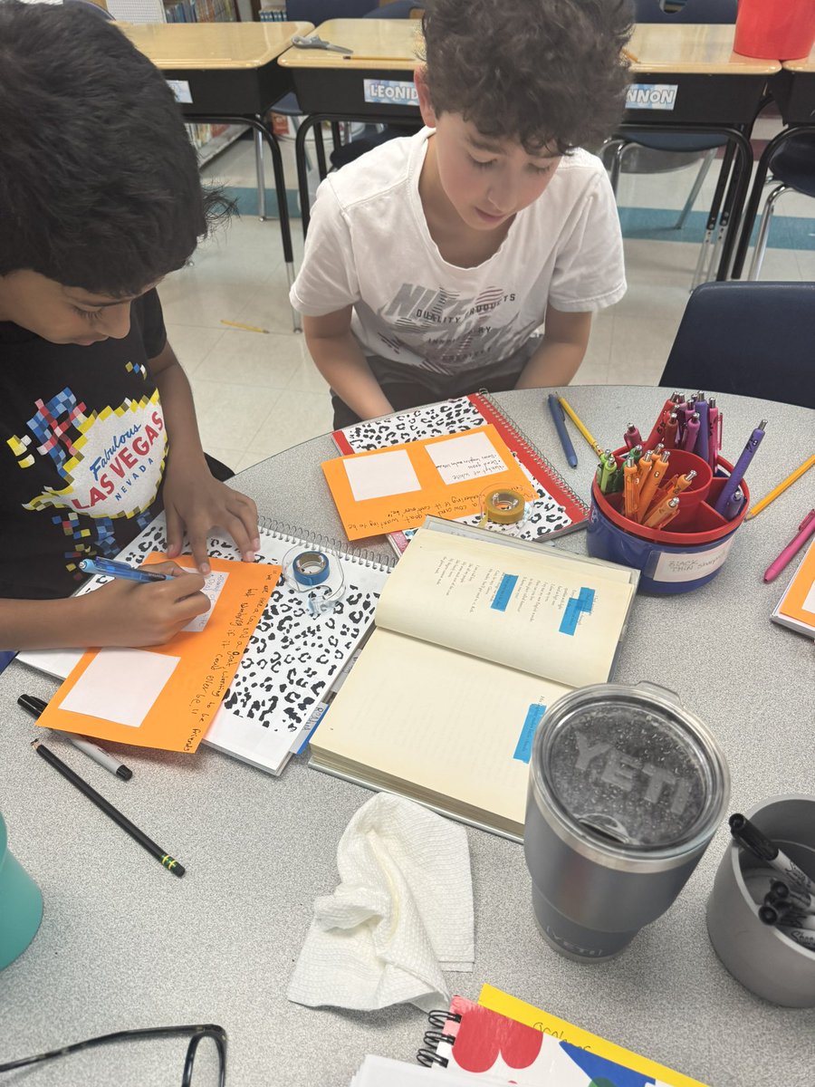 5thgrademrswade's tweet photo. To Understand/Interpret a Story, Readers Pay Attention to… (today’s reading mini lesson). Second read of Snow. I’m already impressed with these fifth graders. #Kek #HOTB https://t.co/oi68MULCwT