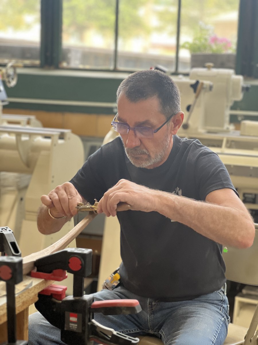 SamBWoodShop's tweet photo. Jeff Wyatt is here all week, teaching the Maloof Rocking Chair class. Yesterday was spindle day. Special thanks to @saburrtooth for helping us put on this special class! These chairs are going to be stunning. https://t.co/fz0z9a3DaF