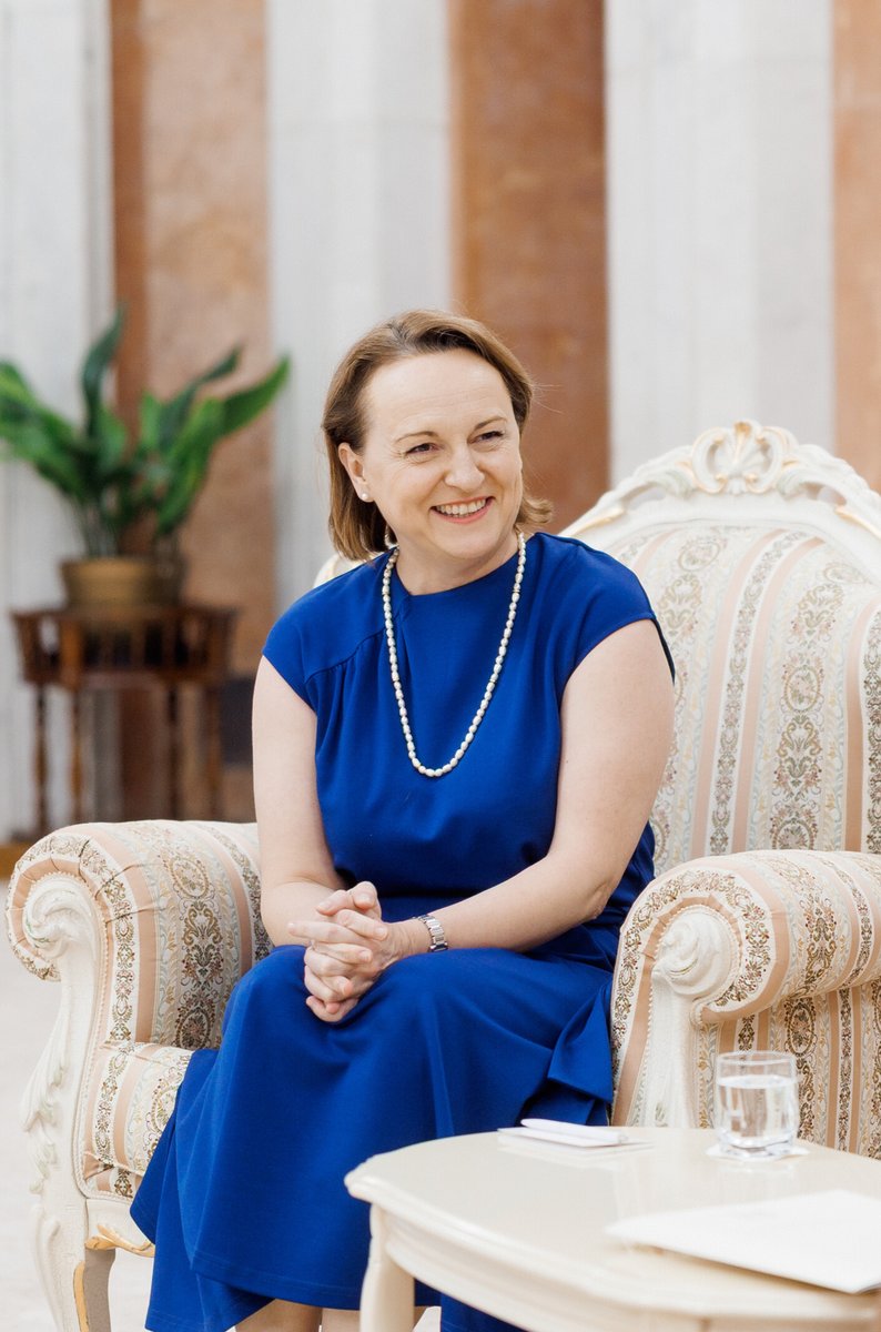 Today, the new 🇪🇺 Ambassador to 🇲🇩, <a href="/IwonaPiorkoEU/">Iwona Piórko</a>, officially took up her post by presenting credentials to <a href="/sandumaiamd/">Maia Sandu</a>.

Looking forward to working together as Moldova moves closer to the EU family!

#EUinMoldova #EUAccession #FutureTogether