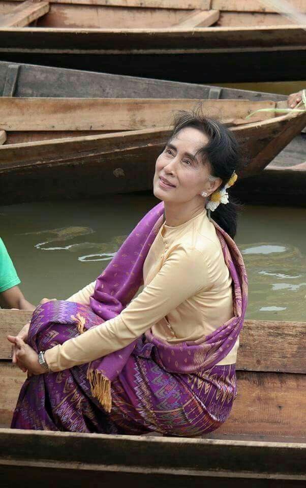 ee_twt1's tweet photo. The military is refusing medical care for Daw Aung San Suu Kyi despite her serious heart condition.
This is inhumane.

WHAT’S HAPPENING IN MYANMAR 
#LetOurLeaderAungSanSuuKyiHeal https://t.co/dpMPGaTwwi