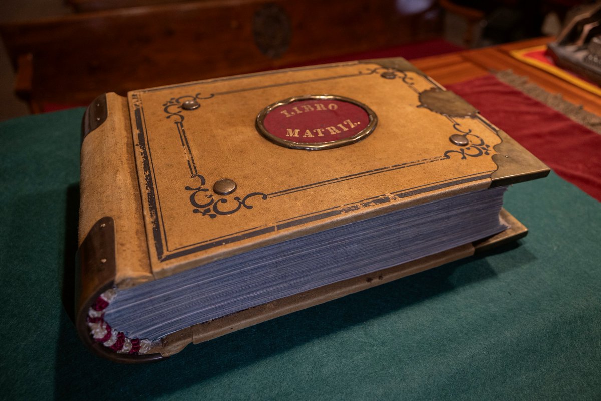 El Llibre Matriu, iniciat el 1842, recull els noms dels darrers mestres del Gremi de Revenedors de Barcelona i dels seus successors. S'hi poden observar els canvis en la cal·ligrafia i en l’ús de la llengua al llarg dels anys

Quan ingressa un nou soci, el seu nom queda registrat