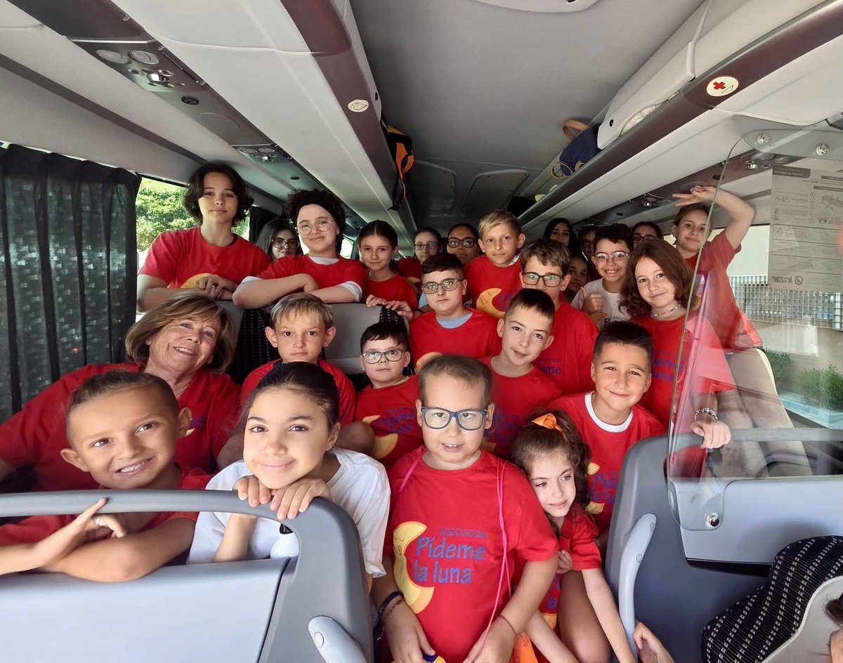 ¡Rumbo a Roquetas de Mar! 🚌💫 Estamos llenos de alegría porque nos esperan días mágicos: piscina, playa, aventuras en MiniHollywood 🤠✨, animales increíbles y hasta el Aquarium 🐠🐧.
¡Qué emoción vivir juntos este sueño tan especial! 💙🌈 ¡Os lo contaremos todo!

#PídemeLaLuna