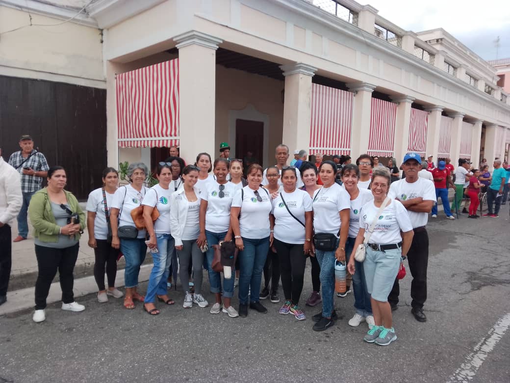 Todo un pueblo que recuerda con el ❤️ a sus mártires caídos en la gesta heroica del #Cienfuegos5deSeptiembre.
<a href="/ArmandoRguezB/">Armando</a> <a href="/adianez_taboada/">Adianez Taboada</a> <a href="/AndreaArmasRodr/">Andrea Armas</a> <a href="/Ceciliasan1604/">Cecilia Sánchez Valdés</a> <a href="/Ruberdanis23361/">Ruberdanis Tamayo</a> <a href="/CienfuegosCitma/">Citma Cienfuegos</a> <a href="/citmacuba/">Ministerio de Ciencia, Tecnología y Medio Ambiente</a> <a href="/cruz_dayamy/">Dayamy Gonzalez Cruz</a>