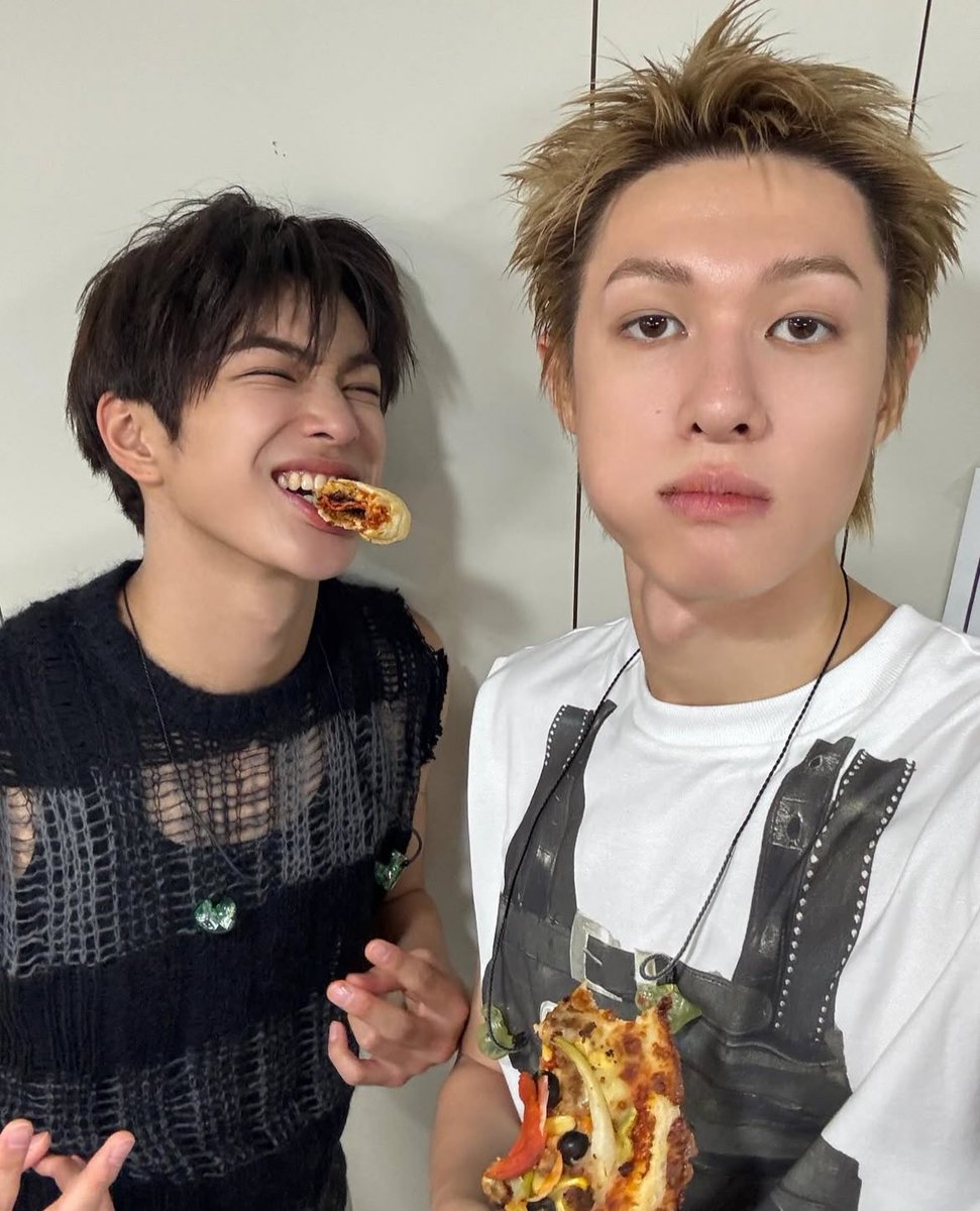 globalkeonho's tweet photo. #KENHO with #MARTIN, 2 cuties
#KEONHO #건호 #CORTIS #코르티스 https://t.co/eekunD2FpD
