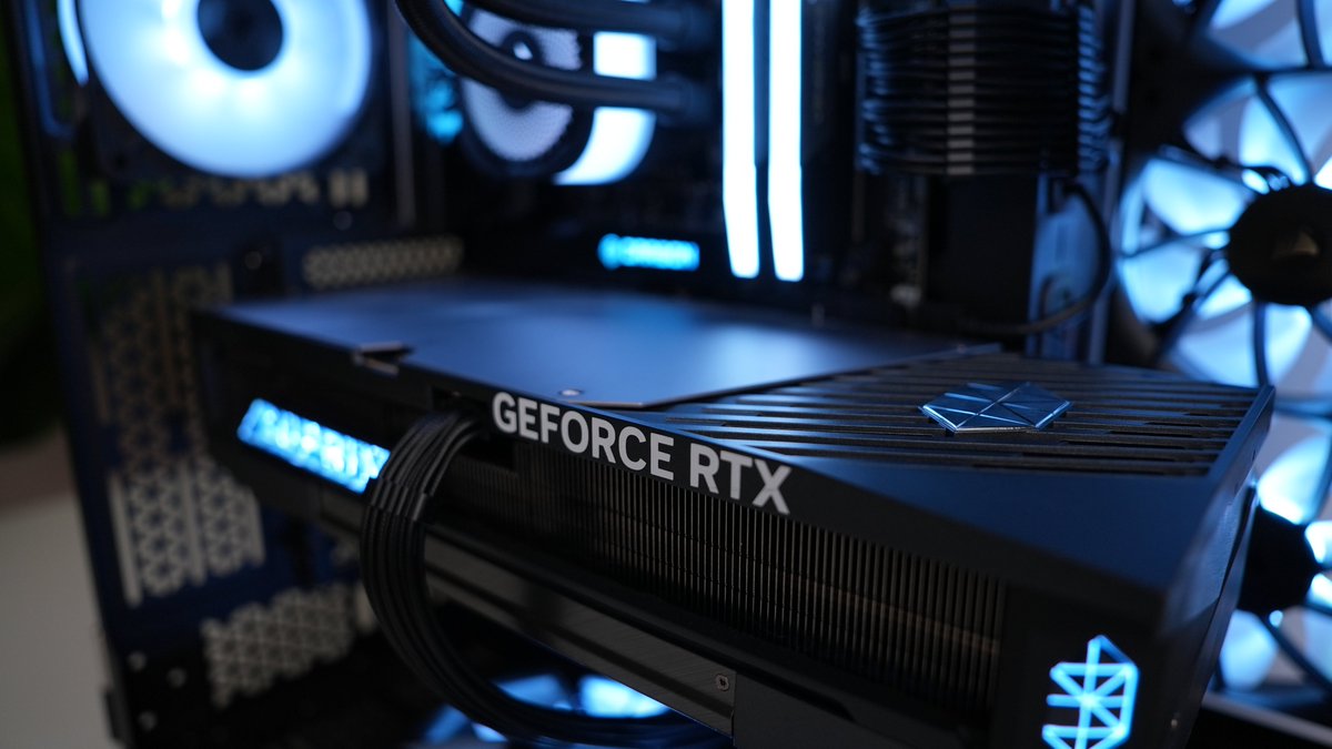 Quelques semaines que j'utilise ce monstre (9950X3D &amp; 5090) grâce à <a href="/PcComponentesFR/">PcComponentes.fr</a> 

Avec un setup comme ça, vous jouez à quoi en premier ?