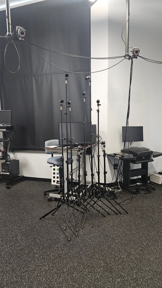 billvasko's tweet image. I had the chance to tour the Human Performance Lab here at Saint Francis. What an incredible resource for our Exercise Physiology students and it’s going to be a gamechanger for our softball program! We can evaluate each player to maximize efficiency &amp;amp; performance💪🏽🥎 #GoRedFlash