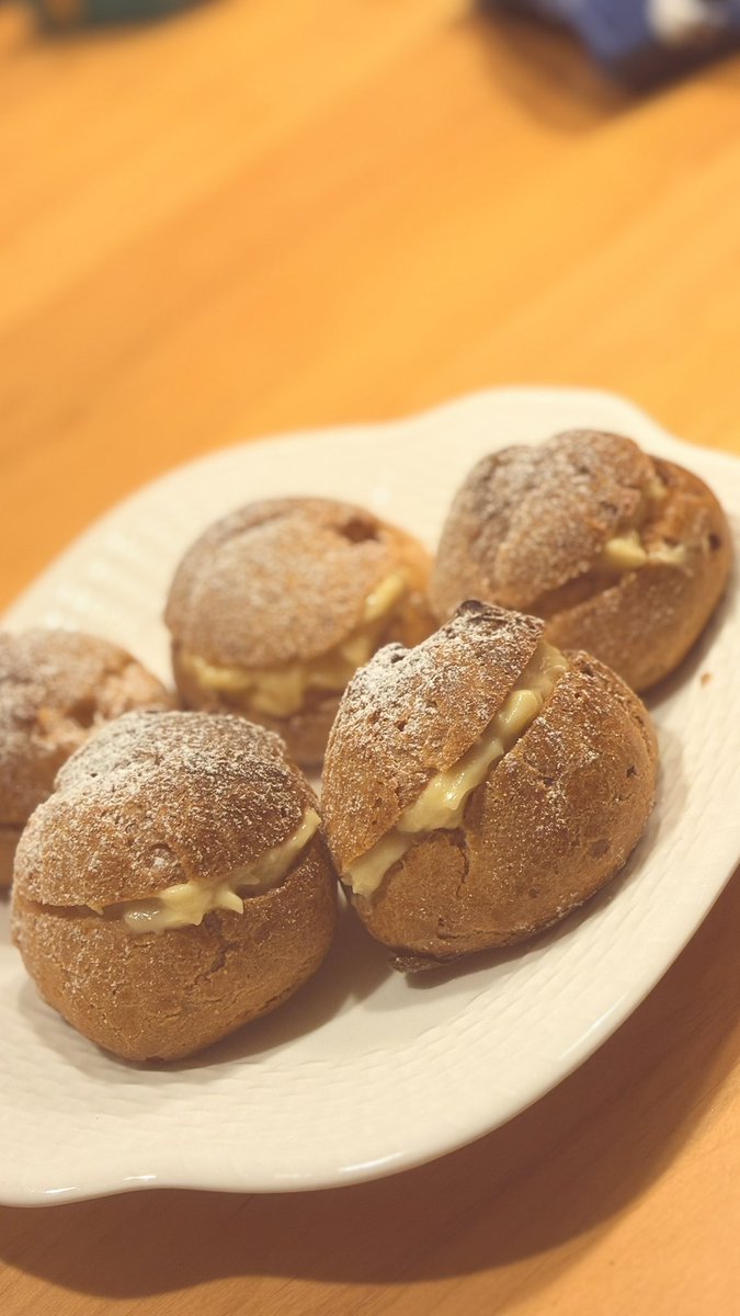シュークリーム出来た！！！！

問題はこれを作った人間が1週間後に受験を控えている高校生だということ