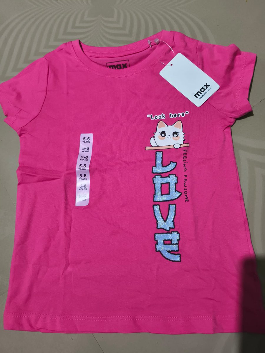 vijay_posts's tweet photo. @AjioCares placed two orders of Max Girls cotton printed T shirts in two different sizes. Its set of 3 in each order. Received completely different tshirt for both orders. How it's possible. Attached ss of both order and received pic of both https://t.co/NnyMN0jZEU