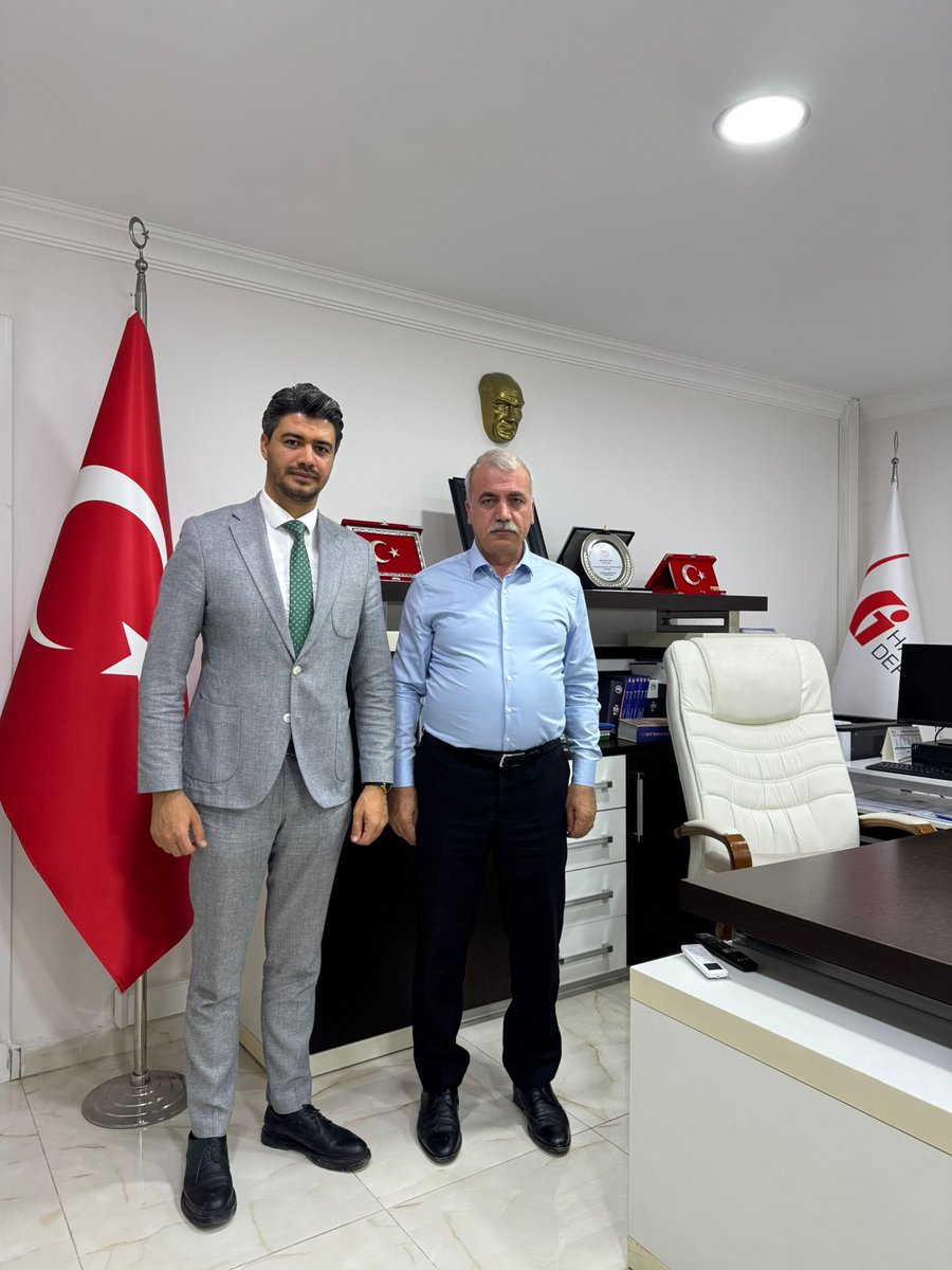 Hatay Defterdarımız Sn. Ahmet Çelik’i ziyaret ettik. 

Şehrimizin ekonomik yapısı vergisel ve mali konular üzerine verimli bir görüşme gerçekleştirdik.

Misafirperverlikleri için teşekkür ediyorum.