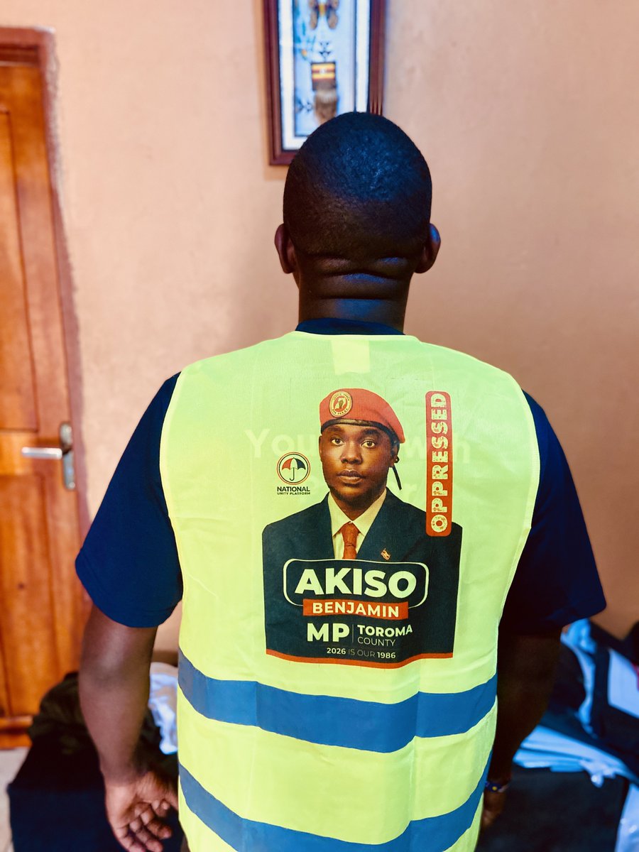 AkisoBenjamin's tweet image. Today, I had the pleasure of meeting Comrade Ashraf from @HomeBrandsLtd at Nasser Road SS Plaza. 

Iam deeply grateful for his generosity in designing 100 aprons and an additional 30 reflectors to support my candidature. 

Thank you Comrade Ashraf for your kindness and support.…