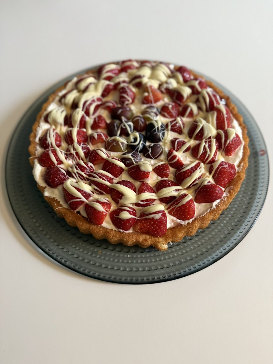 Kiitos kaikille onnitteluista!

Elämän kirjassa kääntyi nyt sivu numero 36. Mitähän jännää se tuo tullessaan? Luoja vain sen yksin tietää.

Olen tosin tyytyväinen elämääni. Mulla on ihana perhe, mielenkiintoinen työ ja paljon hyviä ystäviä ympärilläni. En muuta kaippaakkaan.