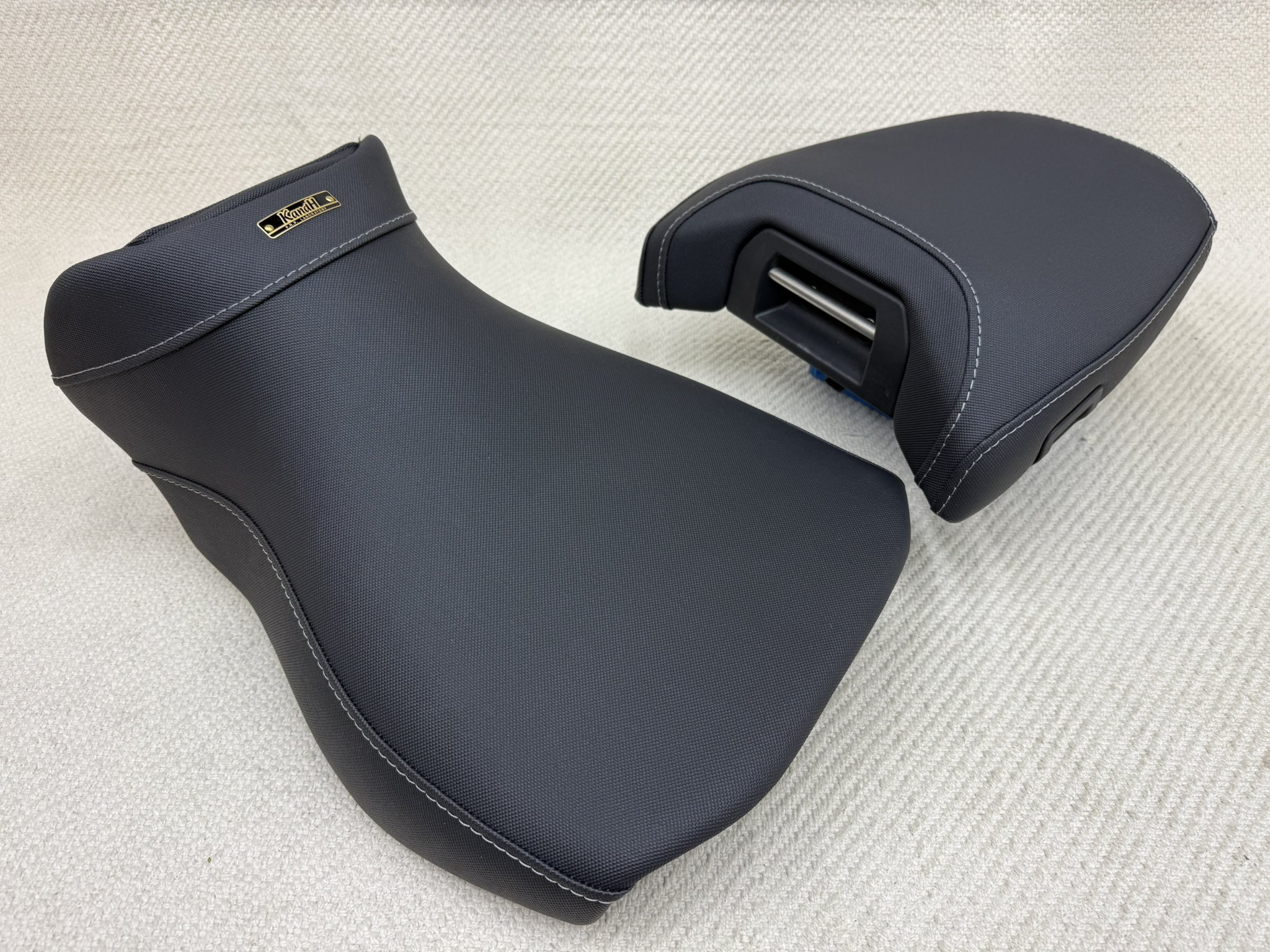 スポーツスター　k&hシート 黒 レザー スタッズ スター　おまけ付き 04～スポーツスター キング＆クイーン2 Aタック 【S-5603AT】| K&H