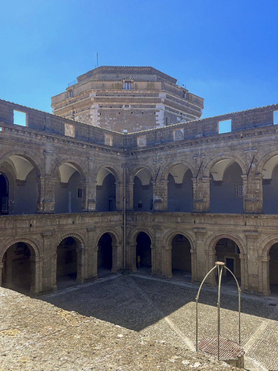 3/3 Il compito del @mic_italia, è quello di essere sì presente, ma anche di promuovere, con tutte le risorse e le professionalità che abbiamo a disposizione, realtà come questa.