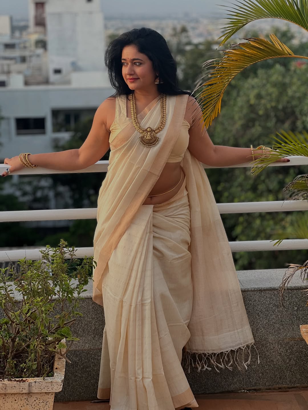 Poonam Bajwa live navel show leaked videos