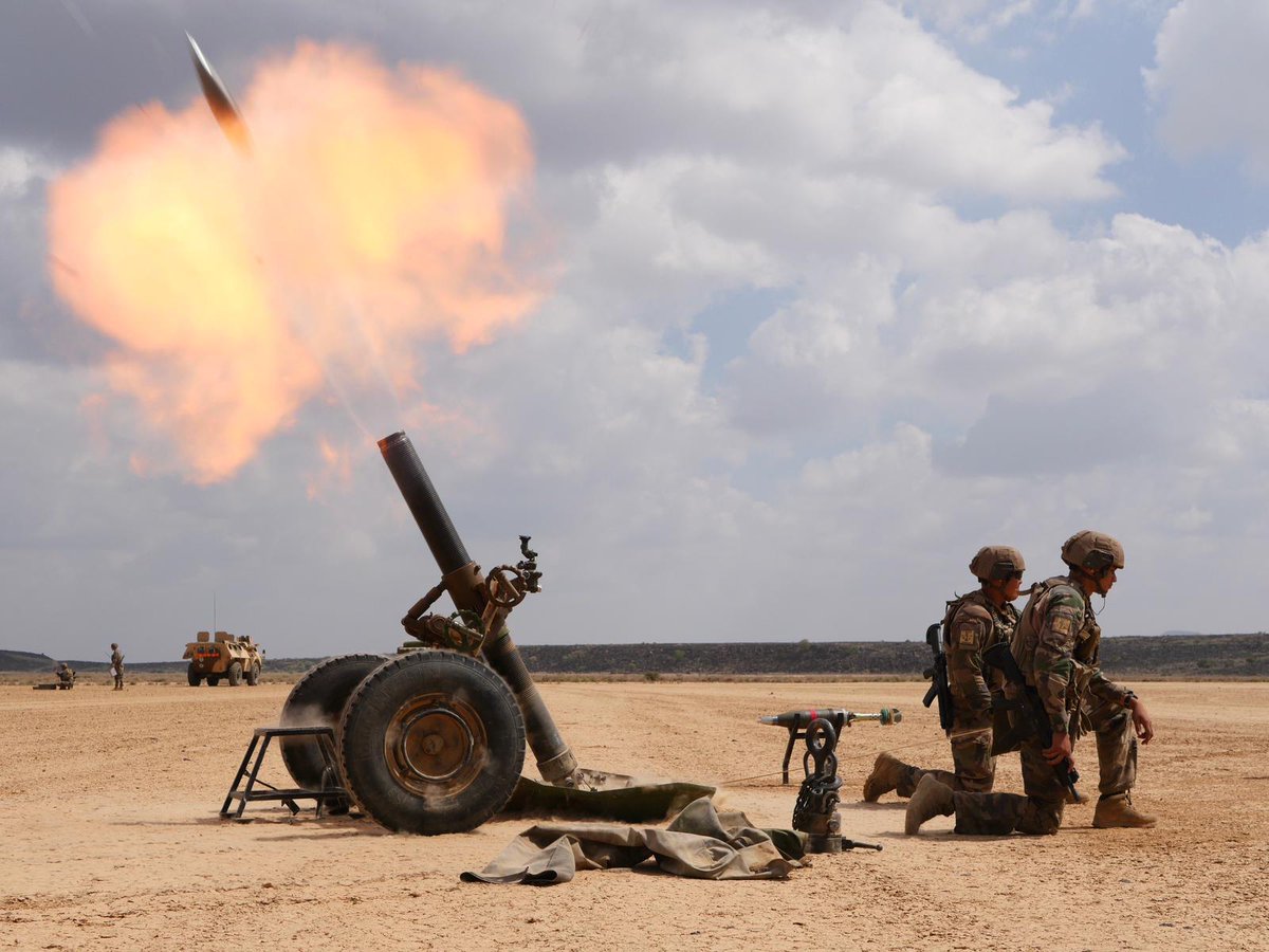 Elynxogroup's tweet image. 🇫🇷 OPEX Djibouti : le #3eRAMa a assuré des tirs mortiers sur Koron avec le #5e_riaom.
🎯 Précision garantie grâce au goniomètre GP2M Elynxo.
#3RAMa #ArmeeDeTerre #TroupesDeMarine #Artillerie #OPEX #CombatReady