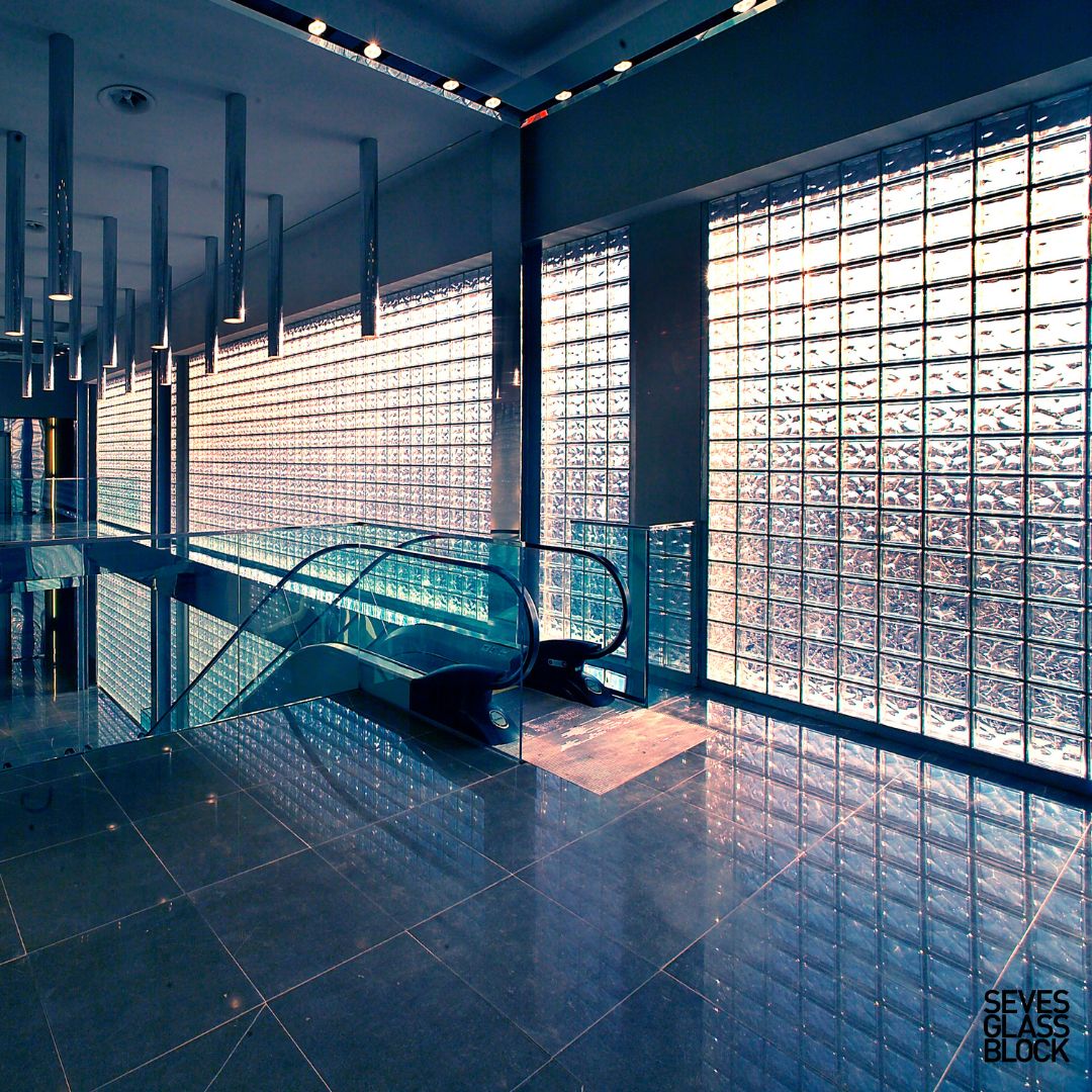 SevesGlassIncUS's tweet image. 🏢✨ Mall &amp;amp; retail renovations made modern.
Glass block windows = natural light + sleek design + durability.

Where would you add them: Entrances, Corridors, or Feature Walls?

👉 bit.ly/4bvfNPf

#CommercialDesign #RetailRenovation #GlassBlockWindows #ModernArchitecture