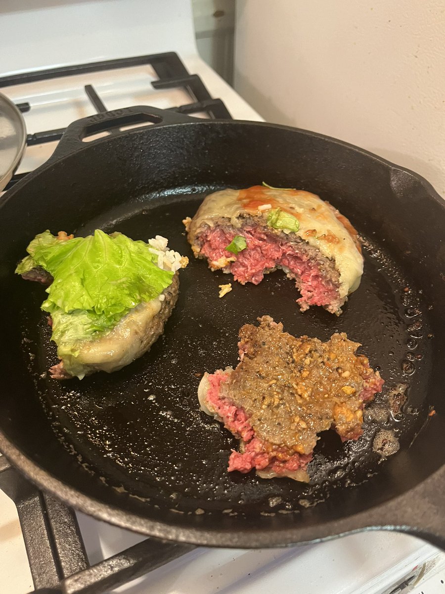 blimpsizedcat's tweet image. Peaty burgers?????