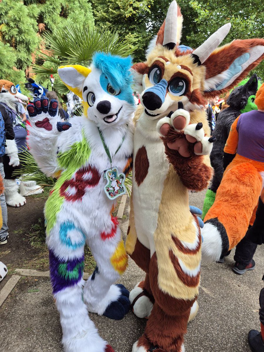 We had fun at the fursuit parade!
<a href="/CoVahr_Fox/">CoVahr 🦊🐉🎶</a> 
#EF29
#eurofurence2025