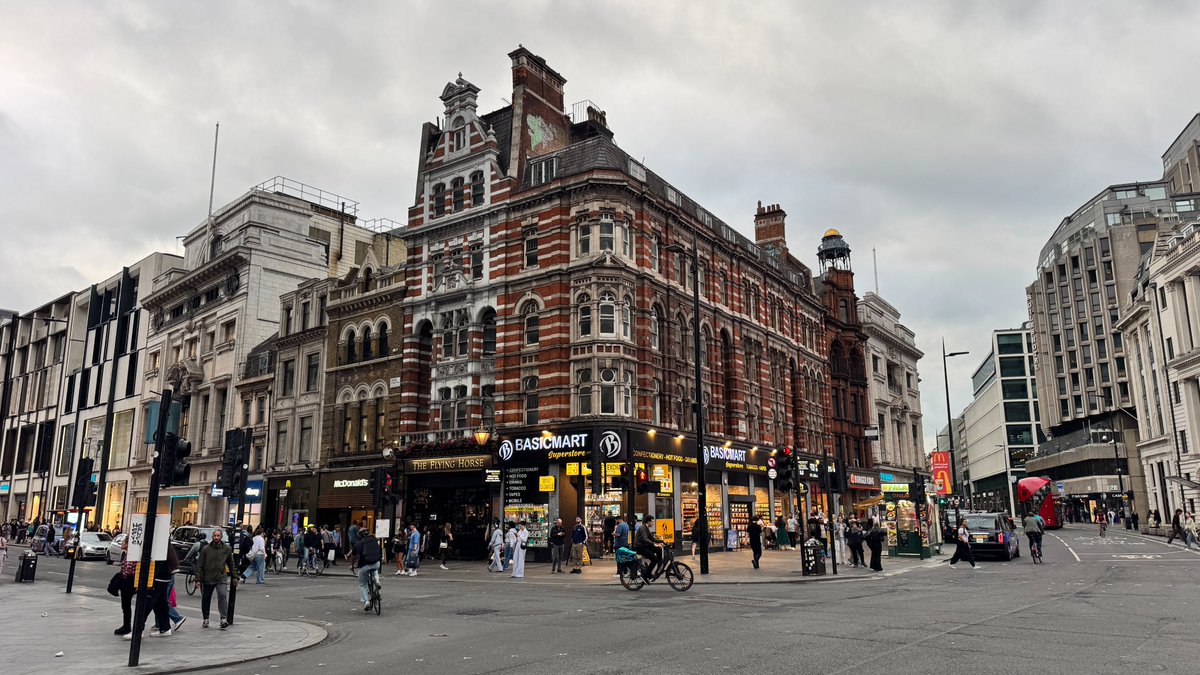 FasipeTobi's tweet image. Mac/Desktop wallpapers, no edits

I'll be sharing wallpapers for mobile soon

#shotoniphone #iphone15pro