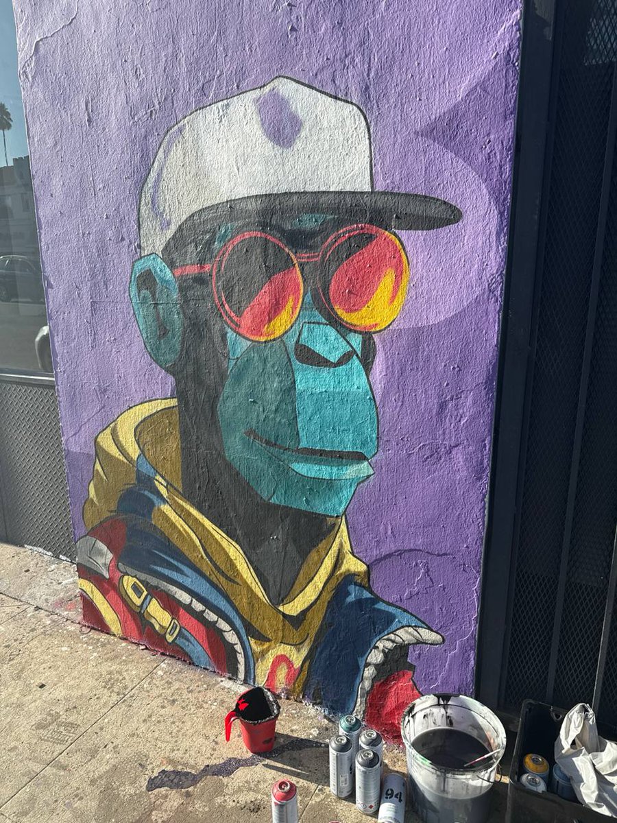 Primates mural looking GOOD in LA.

Shoutout to the Solana Summer House <a href="/spenders_club/">Digital Spenders Club</a> and <a href="/solanaspaces/">Solana Spaces</a> and all the other sponsors of the event for making it happen.

And mad love to <a href="/BlueTheGreat/">Blue</a> for his extraordinary work on the entire mural.