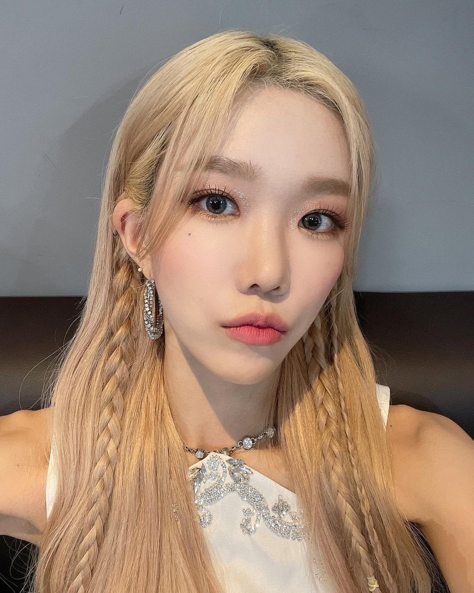 divinitysite's tweet image. Decirles que tenía todas las alarmas puestas para no dejar pasar el #𝓩𝕚𝐀本𝐣apa͜͡n·𝙲𝙱 es decirles poco pues prácticamente no hice otra cosa más que aguardar pacientemente por el #𝐉e𝑤𝕖𝐥𔓕୭so𝐧ɢ·𝚖թ𝟹, ahora podré ponerlo en loop infinito.

⋆.* #𝕤abrina'𝚜 𝐥i𝐥 sō𝕔iǝty