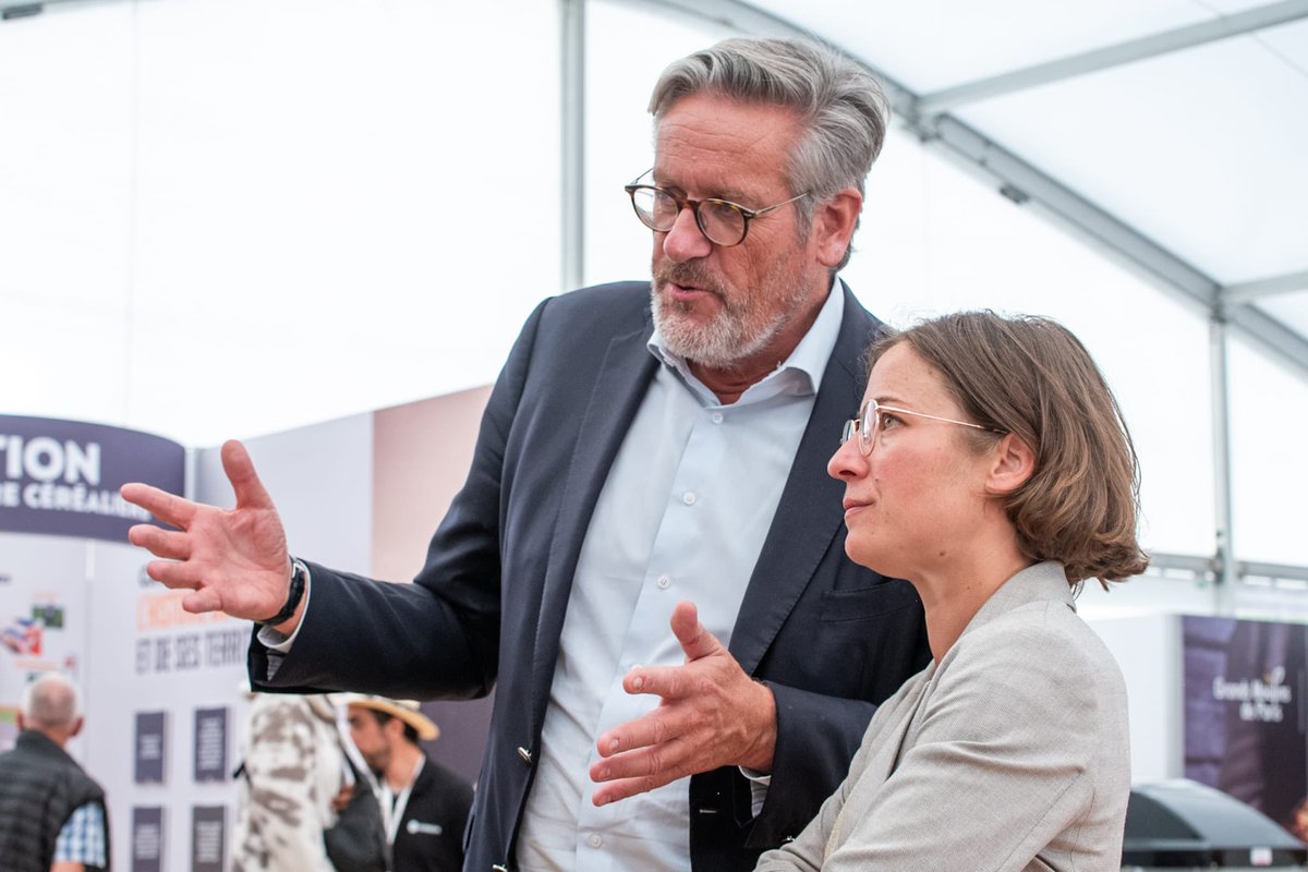 Vivescia's tweet photo. [#FoiredeChalons] Réception en fin d’après-midi de @lise_magnier, députée de la Marne. Échanges notamment autour des enjeux sur les #territoires et de l’agriculture de demain. https://t.co/q9HeIUmqqK